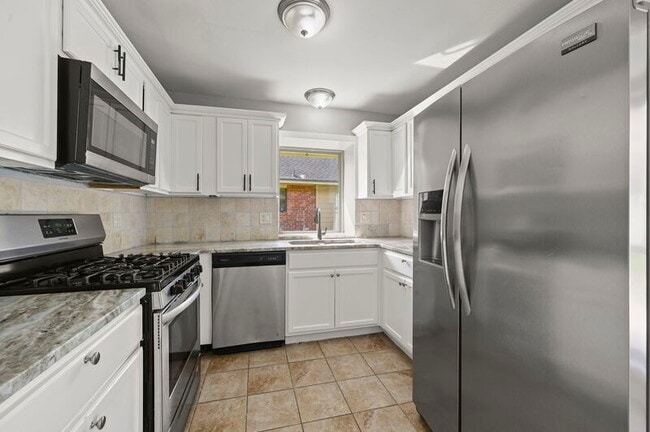 Photo - 9852 Hawthorne Dr