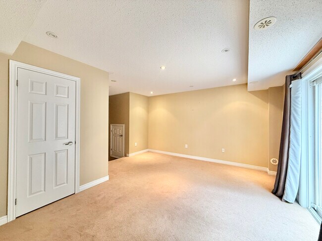 Photo - 3 BED - 3 BATH - BRAMPTON - STACKED TOWNHOUSE