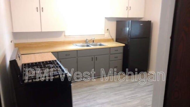 Photo - 946 Pine Ave NW Unit 1