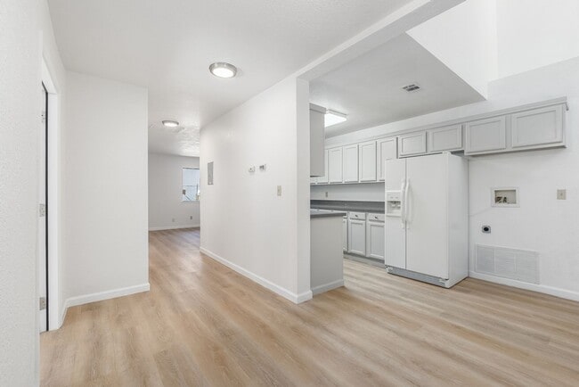 Photo - 1211 Lincoln Ave Unit 1211 Lincoln Ave #B -LU-