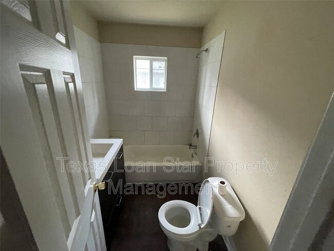 Photo - 2704 Campbell St