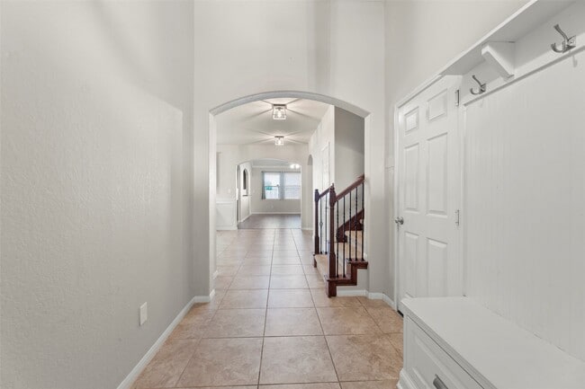 Photo - 5531 Drumlin Field Way