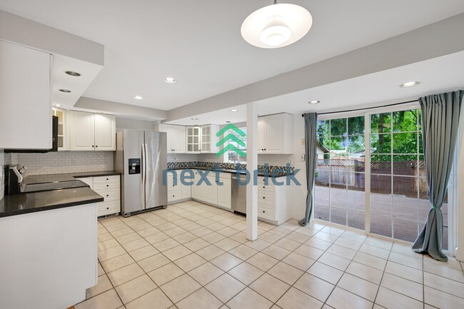 Photo - "Charming 3-Bedroom Bellevue Retreat: Cozy Comfort & Ideal Location!"