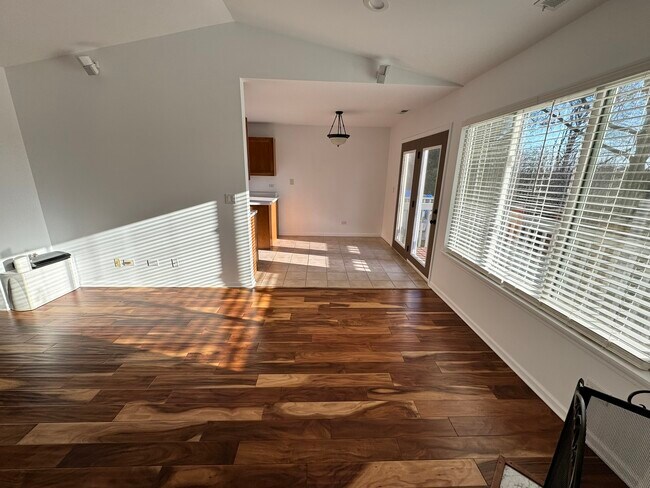 Photo - 270 Crestview Dr