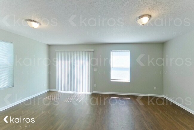 Photo - 1331 Mull St