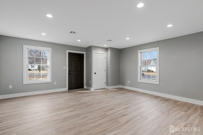 Photo - 20 Louis Ave