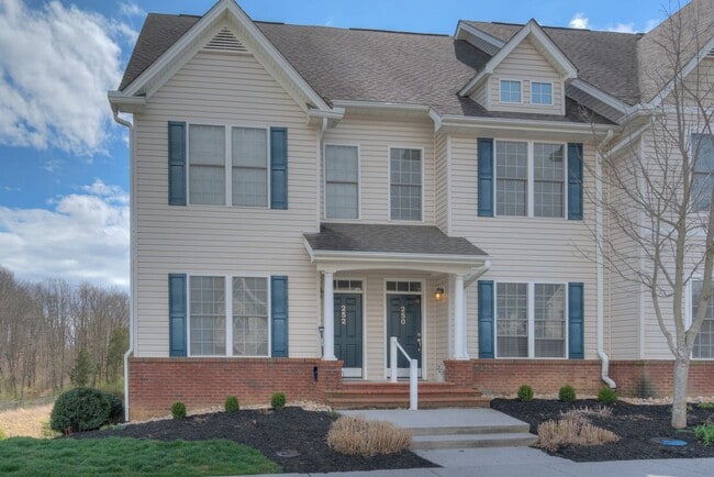 Photo - 250 Sheliah Ct