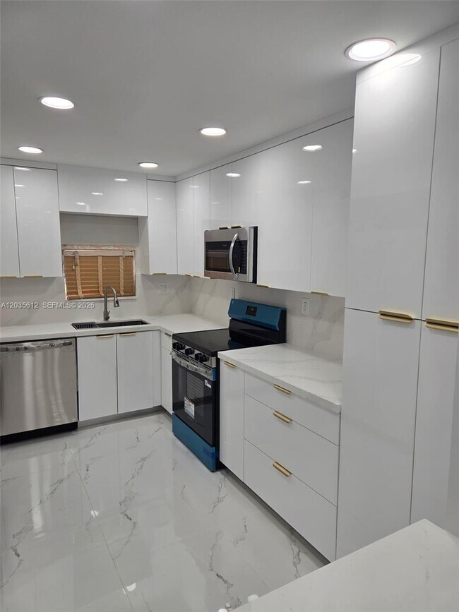 Photo - 700 S Hollybrook Dr Unit 207