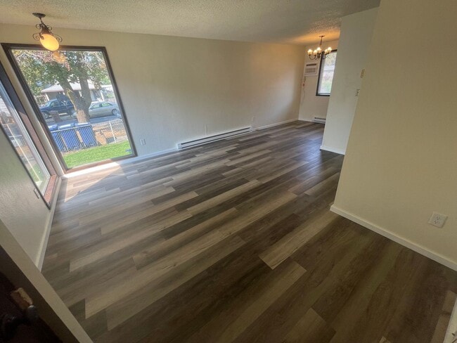 Photo - Ground Floor 2 Bed, 1 Bath near Upriver & ...