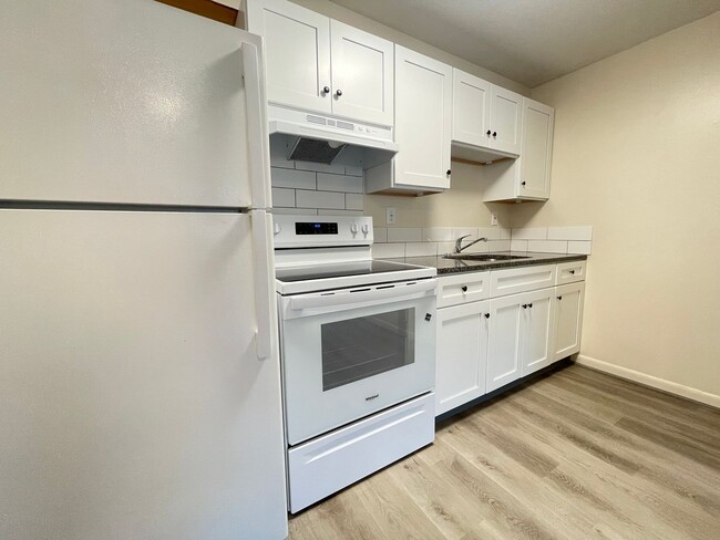 Building Photo - 181 Loudon Rd Unit 203