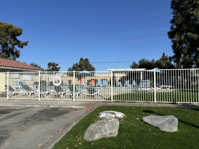 Photo - 2-Story, 2-Bedroom, Furnished/Unfurnished ... Unidad #62 Abbot