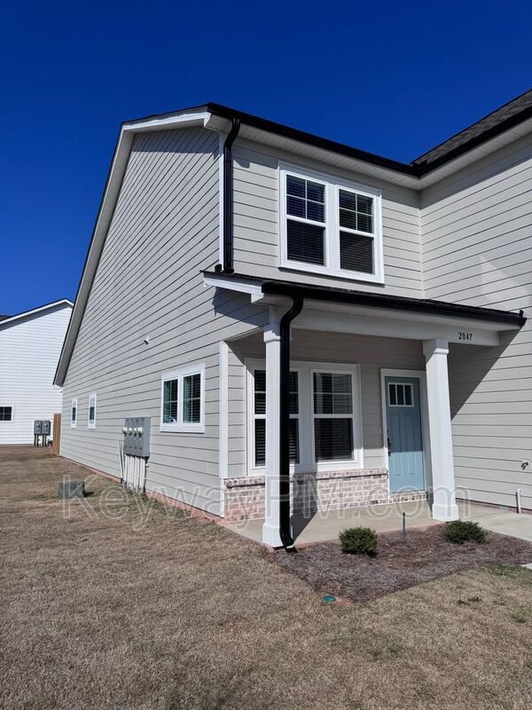 Photo - 2047 Denmark Ave SE