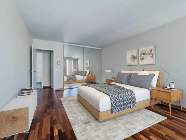 Photo - 2913 N Sheridan Rd