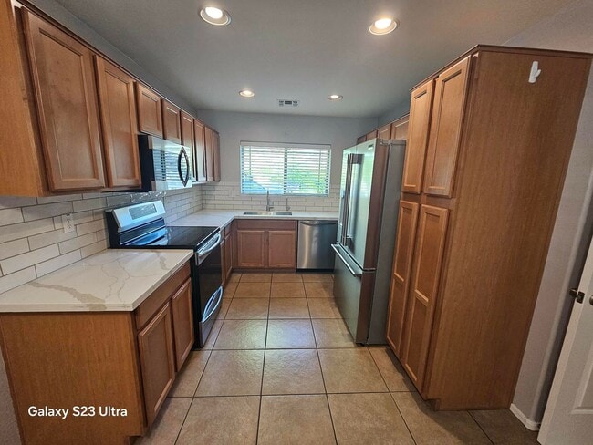 Photo - Well maintained 3 bedroom 2 bath charming home Free rent OAC