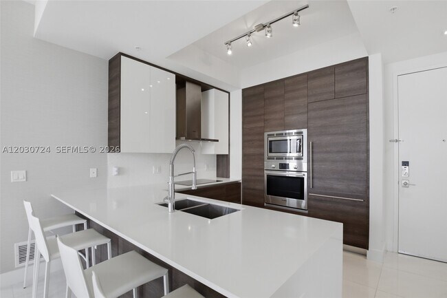 301 Altara Ave Unit LPH902