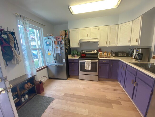 Cozy 2B/2B Remodeled Town Home Just Minute... - Cozy 2B/2B Remodeled Town Home Just Minute...