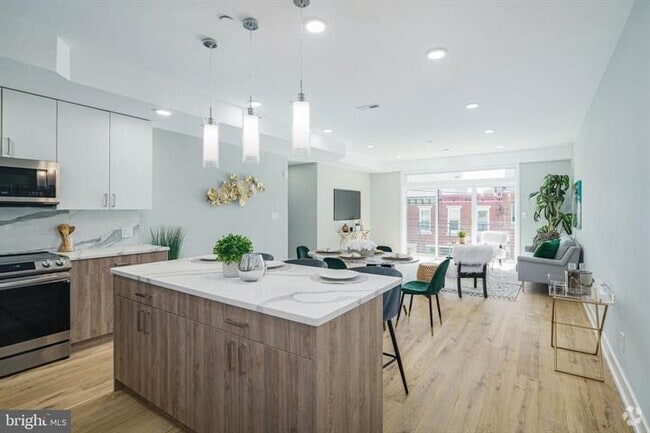 Building Photo - 700 Moyer St Unit 2 Rental