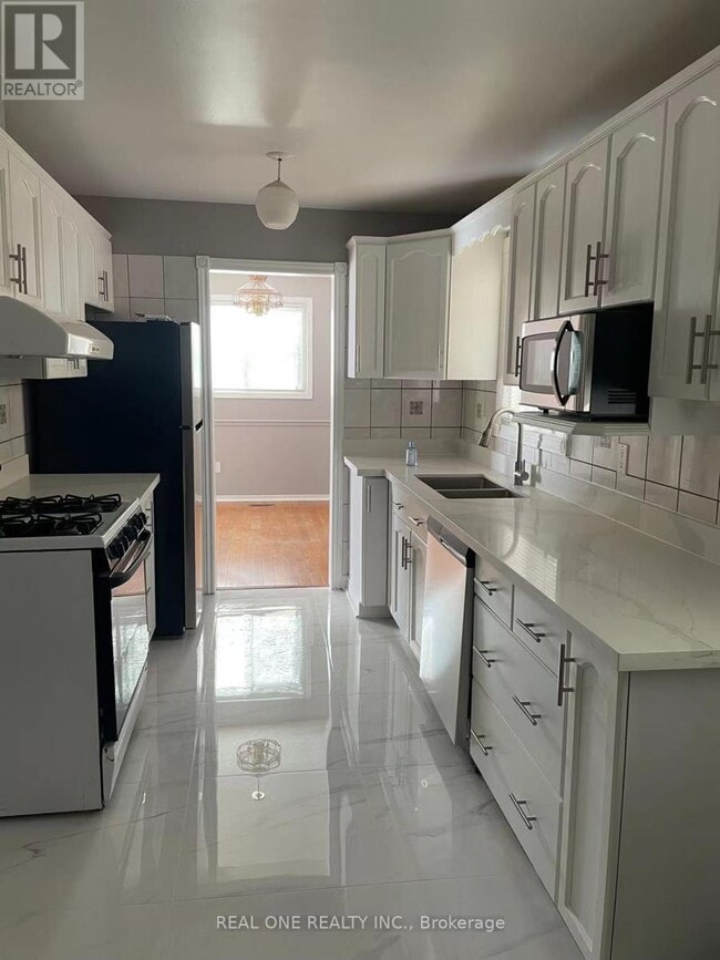 Photo - 6972 Cordingley Crescent