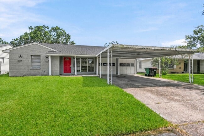 Building Photo - 5413 Vae Dr