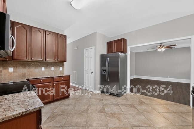 Photo - 2041 White Cedar Ln