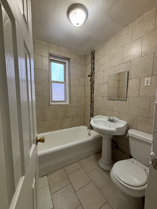 196 Roseville Ave 2 - 205 Roseville Ave Apartments Unit 2