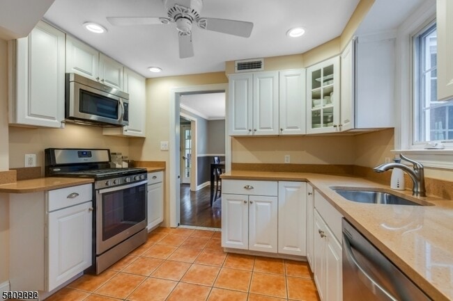 Photo - 328 E Cedar St