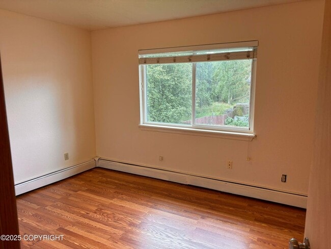 Photo - 1945 Karluk St Unidad 02