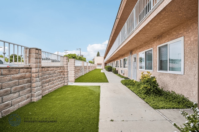 Photo - 11100 Pangborn Ave.