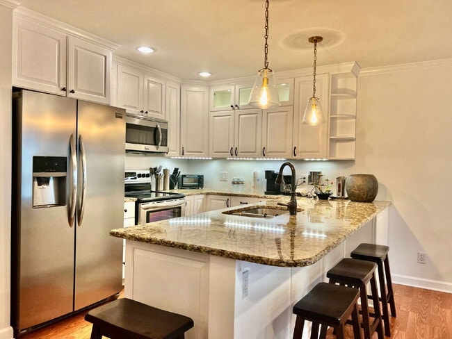 Building Photo - FULLY FURNISHED LUXURY CONDO! Unit 417