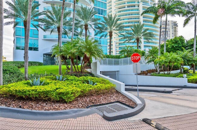 Building Photo - 2101 Brickell Ave Unit 2708