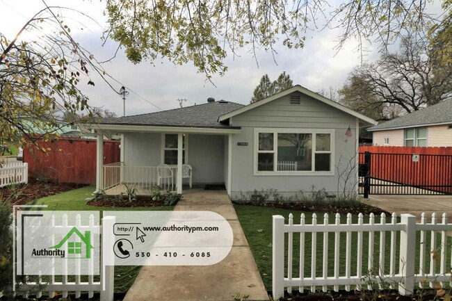 Building Photo - 1366 Magnolia Ave