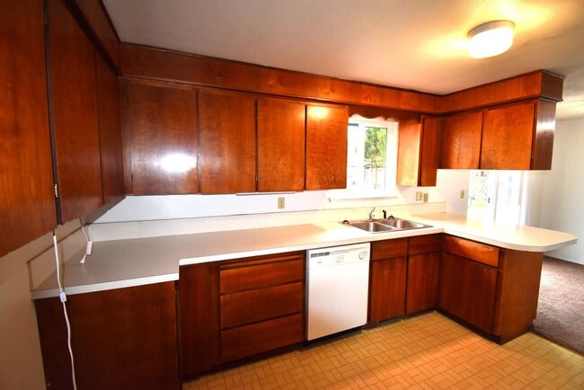 Photo - Well kept duplex with garage. Unit 865 E St.