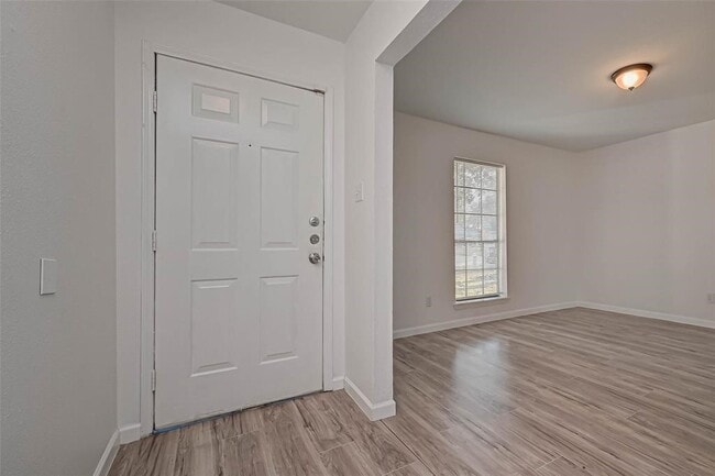 Photo - 5503 Lynngate Dr