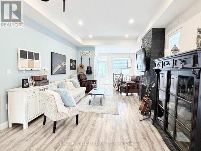 Photo - 159 159 Collins Wy