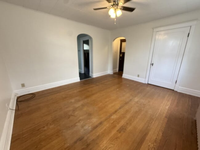 Photo - Large 1 Bed unit close to parks, great architecture and very walkable Unidad 2E