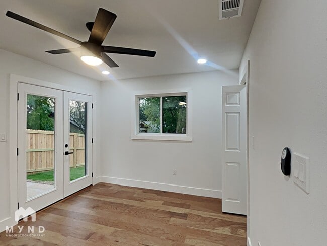 Photo - 1603 Rutland Dr Unit B