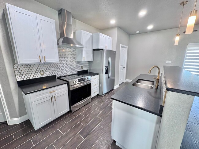 Photo - 930 E Glorietta Dr