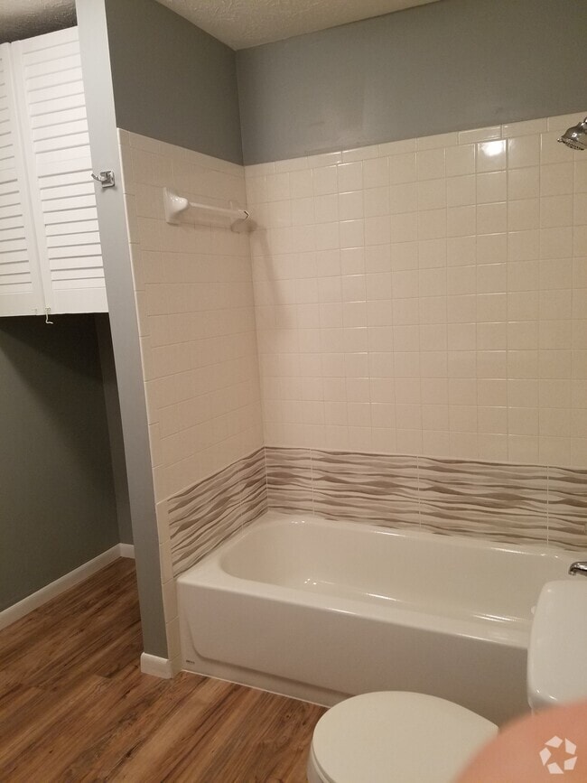 Building Photo - 722 Shadycrest Dr Rental