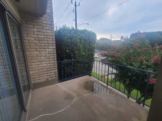 Building Photo - 7076 N Holiday Dr Rental