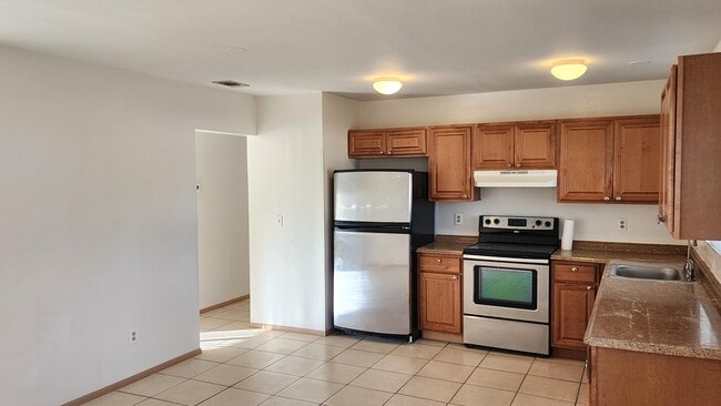 Photo - 651 NW Sharpe St