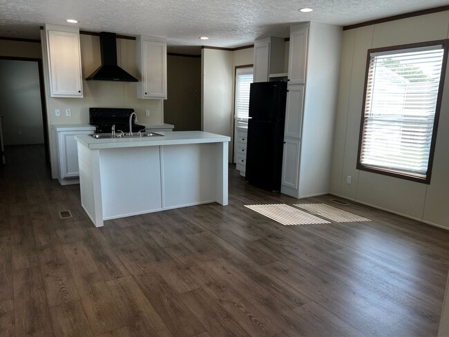 Photo - 709 N Collins Fwy