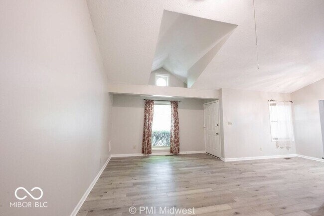 Photo - 120 E King St