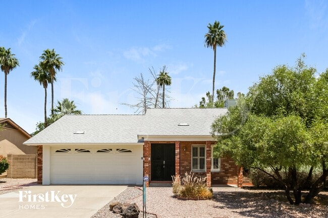 Building Photo - 2922 E Sierra St