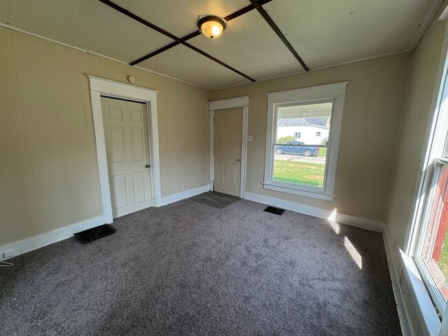 Photo - 124 N Beard St