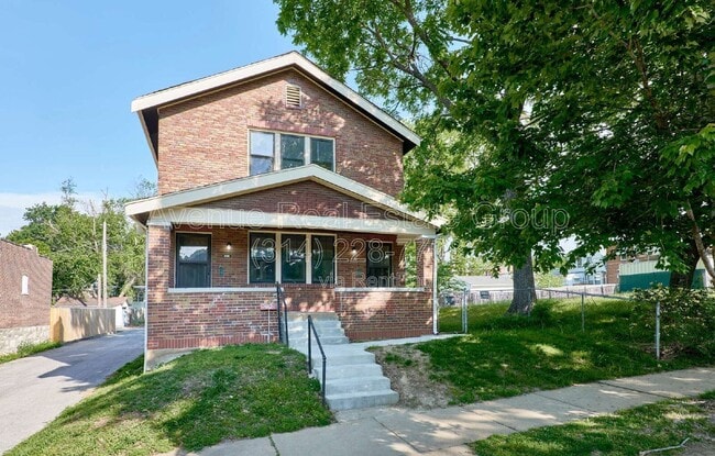 Building Photo - 5021 Ray Ave Unit 1f