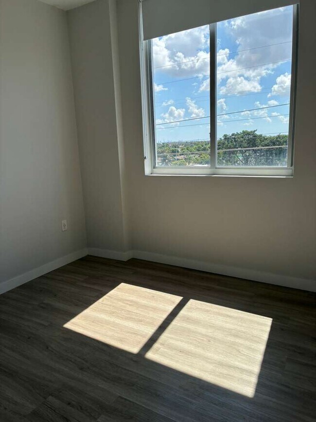 Photo - 1475 W 31st St Unit C2