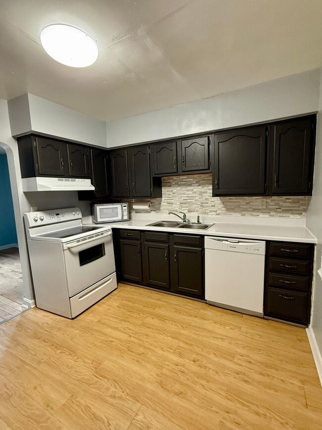 Photo - Available Now! 2-bed home in Ft. Thomas with lots to offer!
