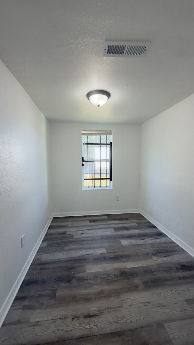 Photo - 2185 Benedict Rd