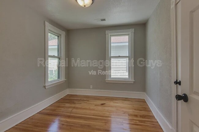 Photo - 1500 N Irving Ave