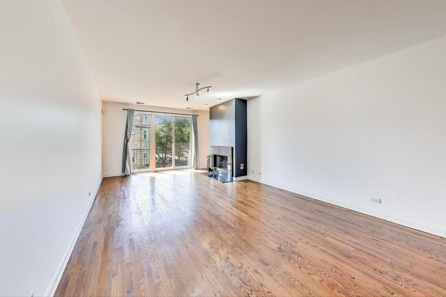 Photo - 5250 N Lincoln Ave